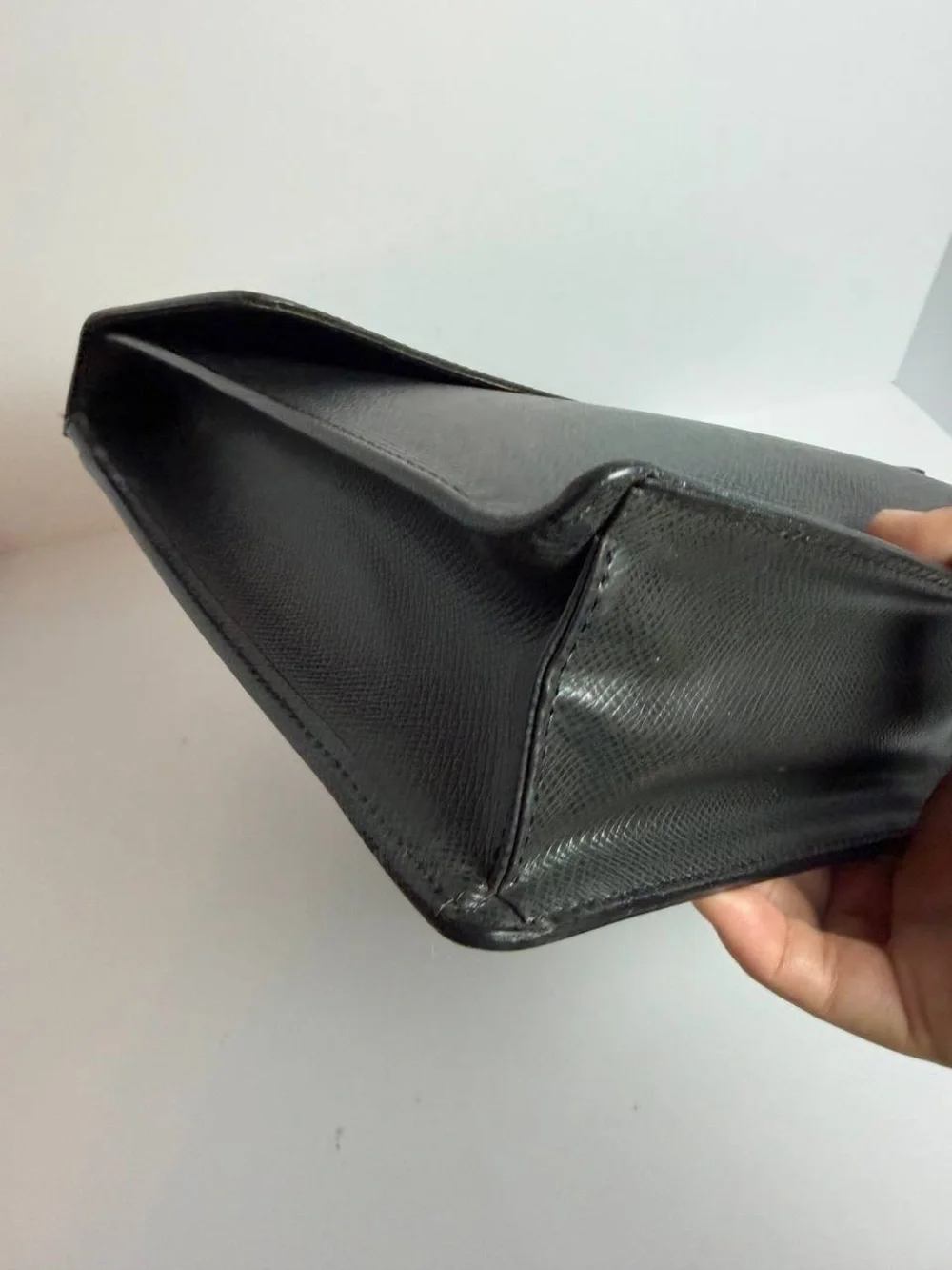 Louis Vuitton Taiga Porte-Documents Angara Briefcase